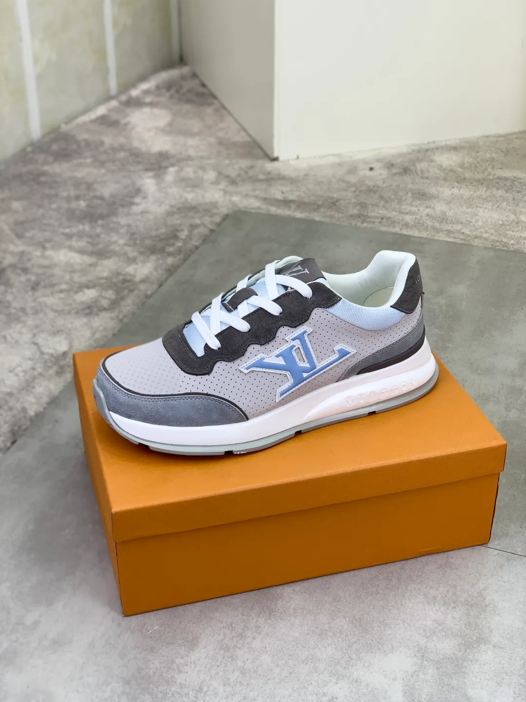 Men's men's shoes💰P440💰[New model]🆘[Louis Vuitton] LV official website latest model🎁casual and fashionable men's shoes👟hot style💥simple and elegant style, exclusive for trendy men. Unique official website latest brand elements👑original decoration, fashionable and generous, the fabric is made of original calfskin➕comfortable and breathable mesh lining➕pig skin lining ✅The official website specifies wear-resistant casual outsole, the classic model is taken in real life🎬Color: 3️⃣colors available😍Number of codes: 38-44 (45 46 customized)
